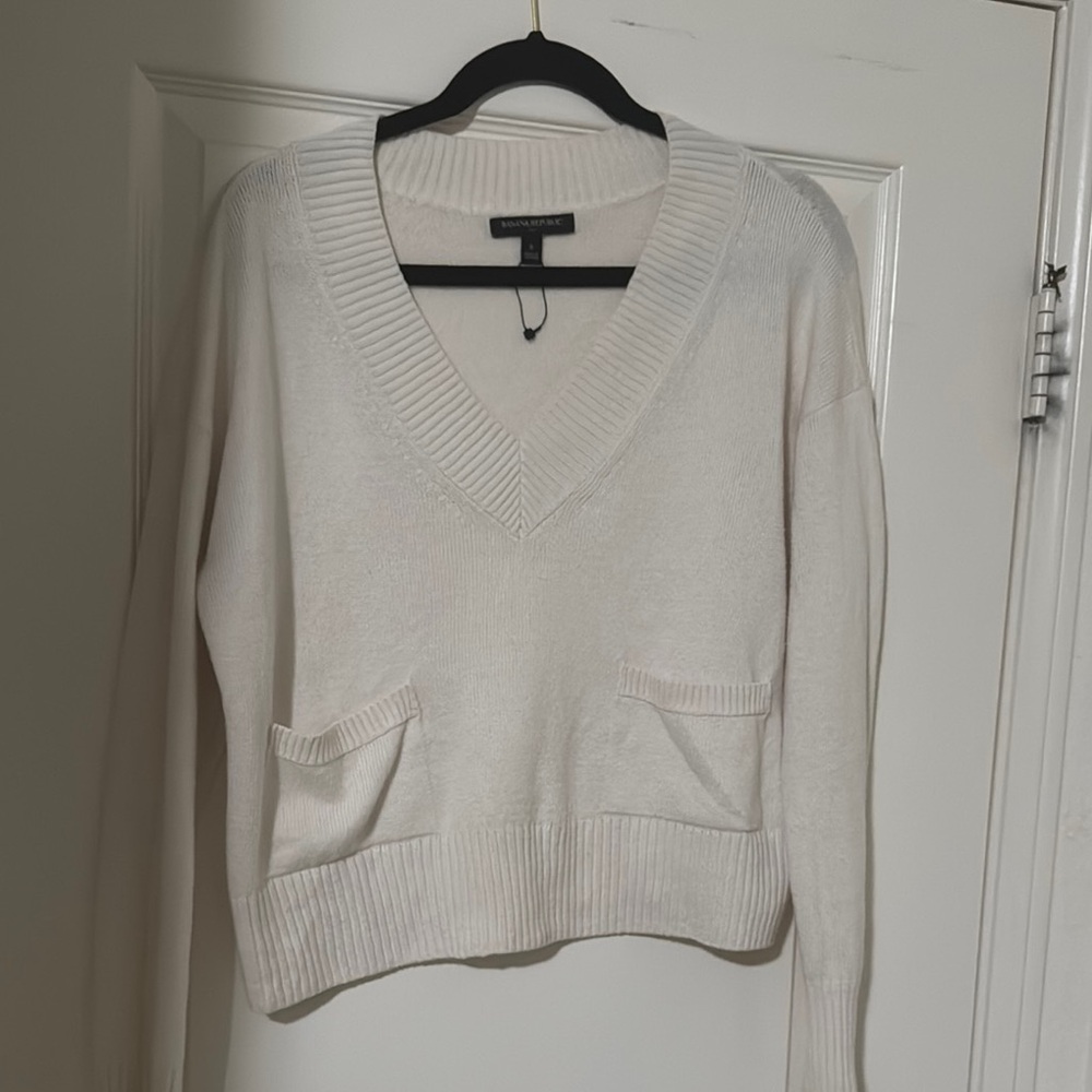 Banana Republic Cream V-Neck Sweater Lightweight Knit